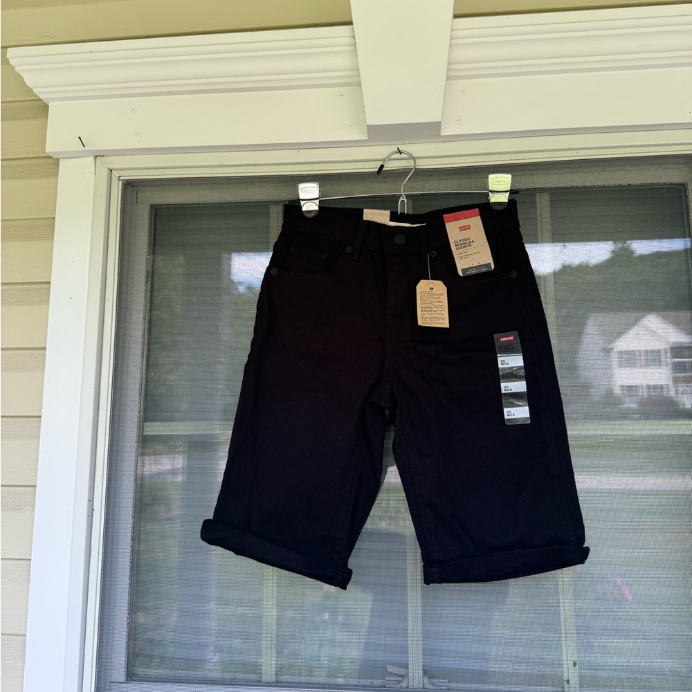 Black Levi’s Bermuda Shorts Size 00